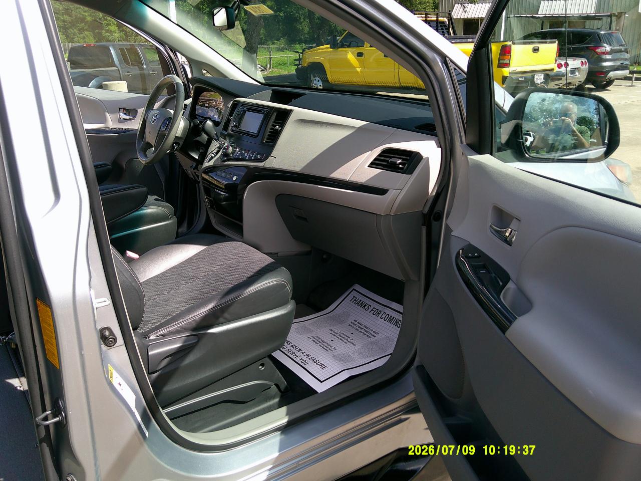 Toyota Sienna 5dr 8-Pass Van V6 SE FWD (Natl) 2014