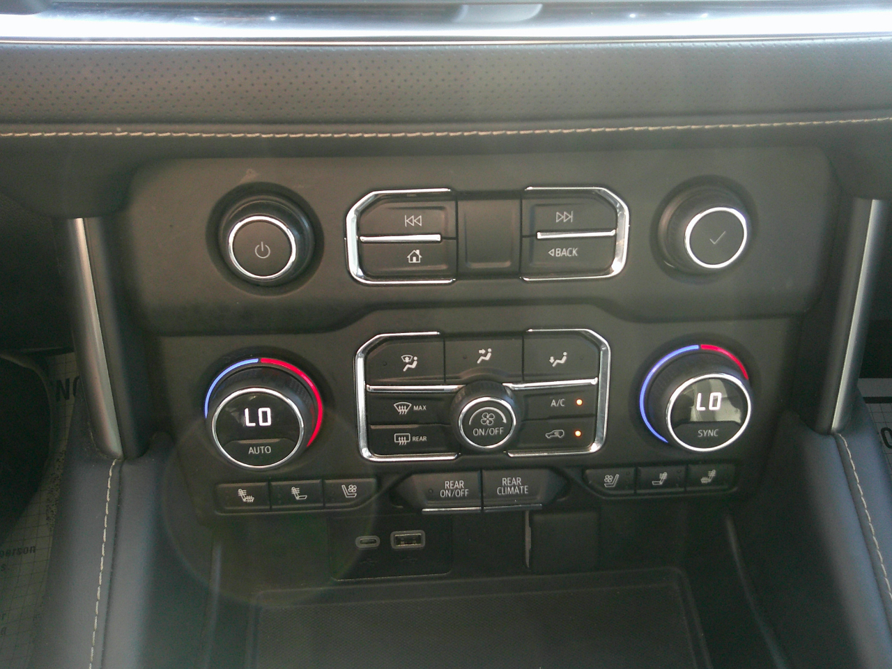 Chevrolet Suburban 4WD 4dr Premier 2023 Chevrolet Suburban 4WD 4dr Premier 2023