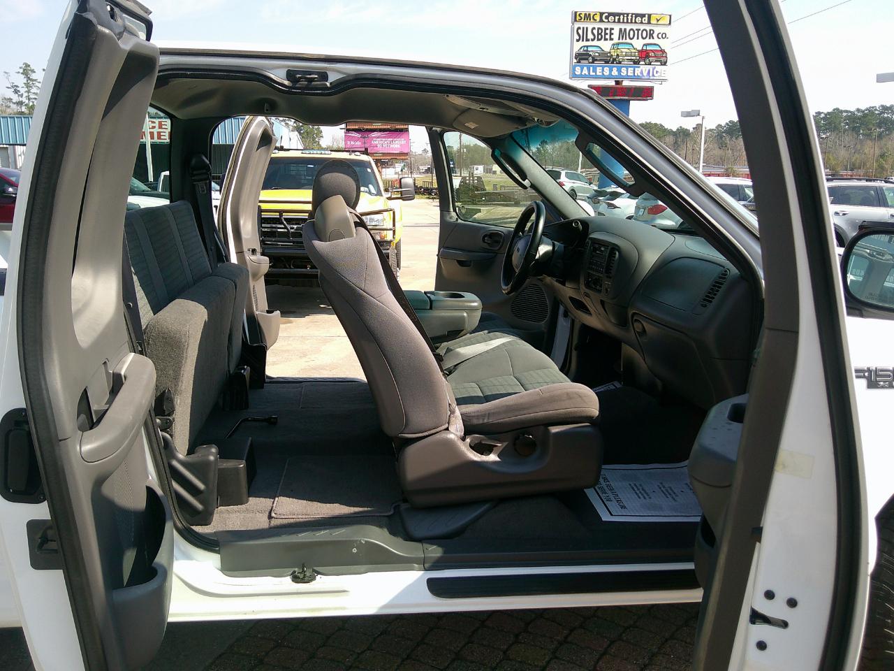 Ford F-150 Supercab 139" XL 2002