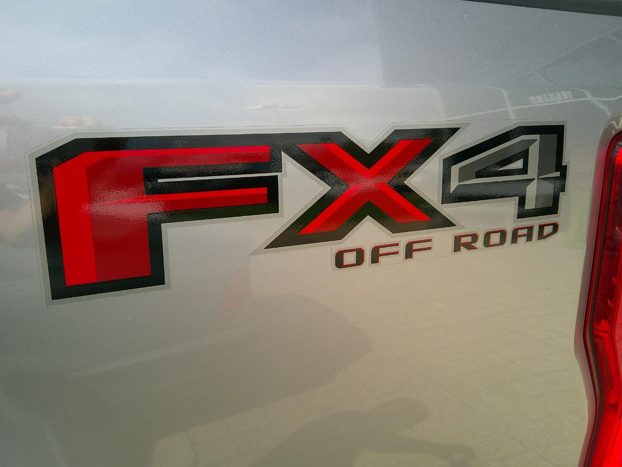 Ford Super Duty F-250 SRW Lariat 4WD Crew Cab 8' Box 2021