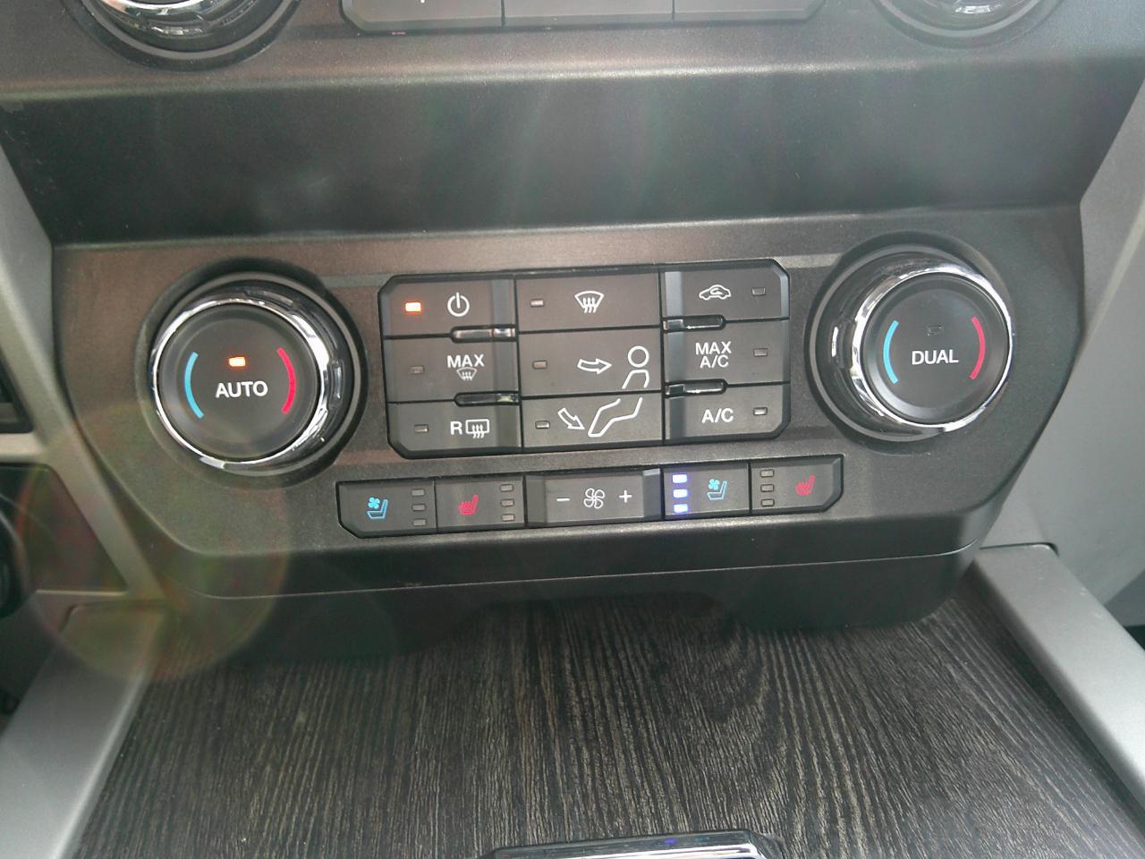 Ford Super Duty F-250 SRW Lariat 4WD Crew Cab 8' Box 2021