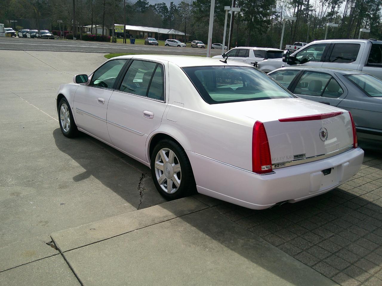 Cadillac DTS 4dr Sdn V8 2007