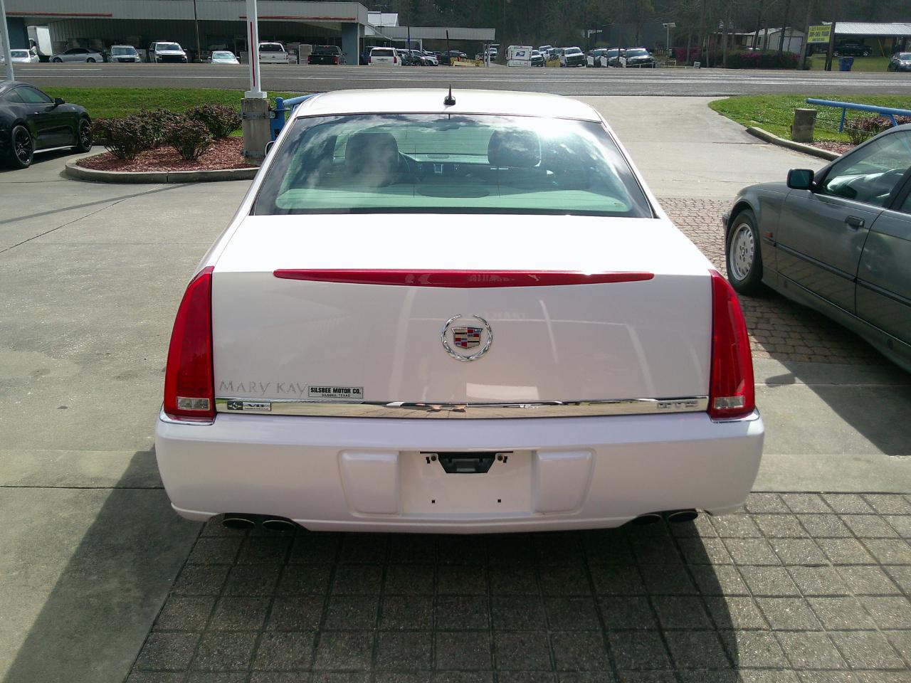 Cadillac DTS 4dr Sdn V8 2007