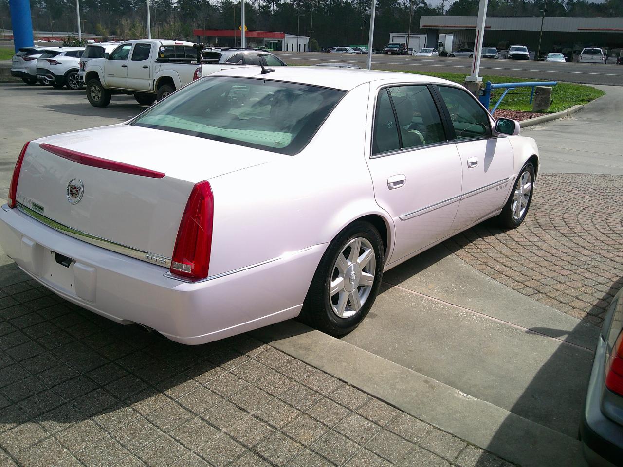Cadillac DTS 4dr Sdn V8 2007