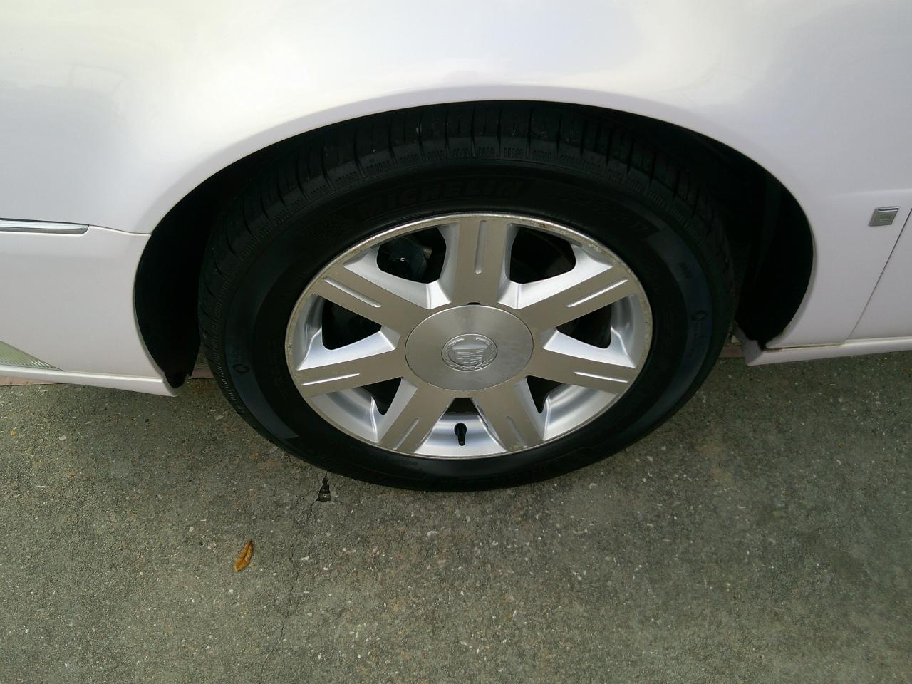 Cadillac DTS 4dr Sdn V8 2007