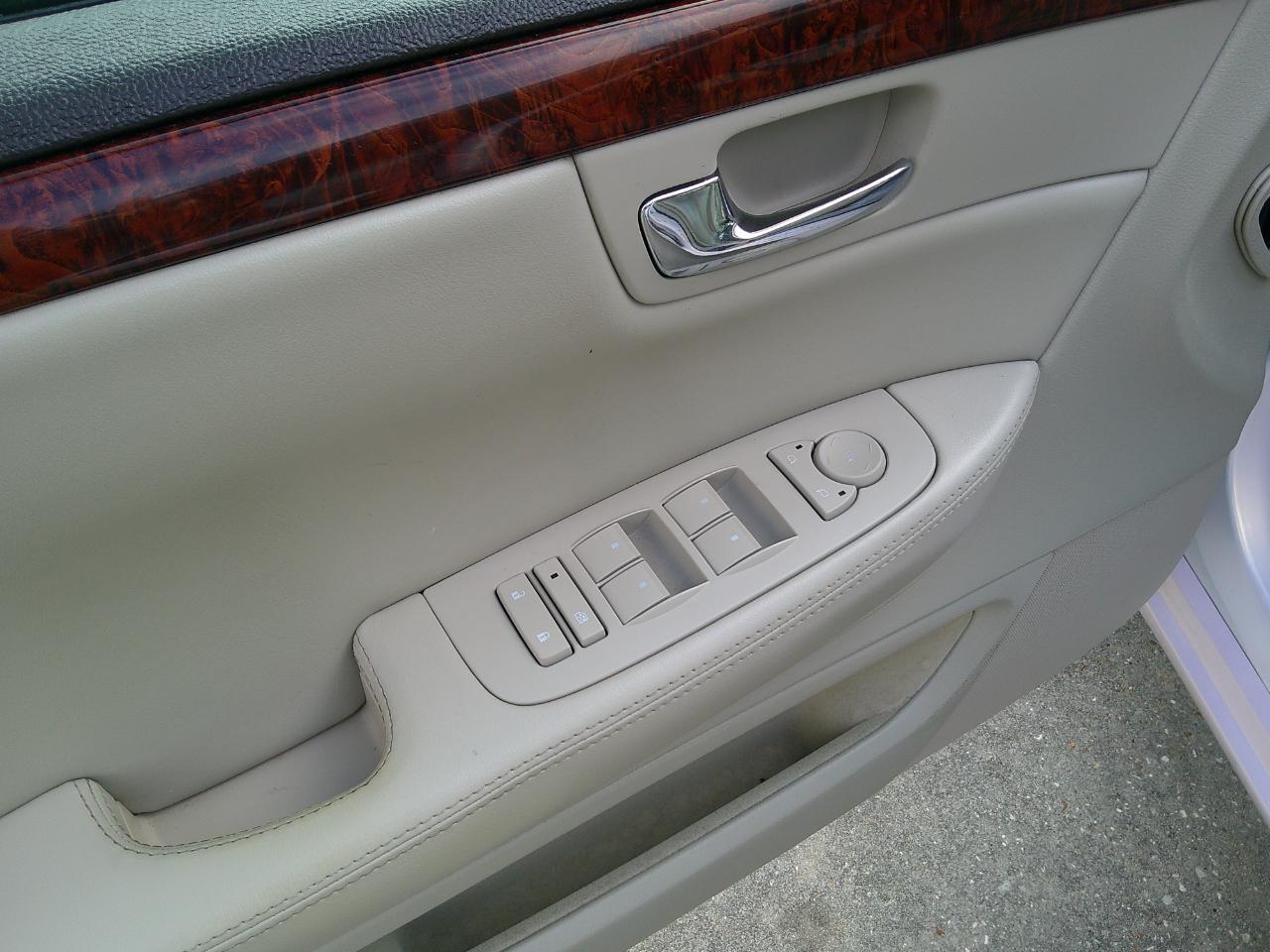 Cadillac DTS 4dr Sdn V8 2007