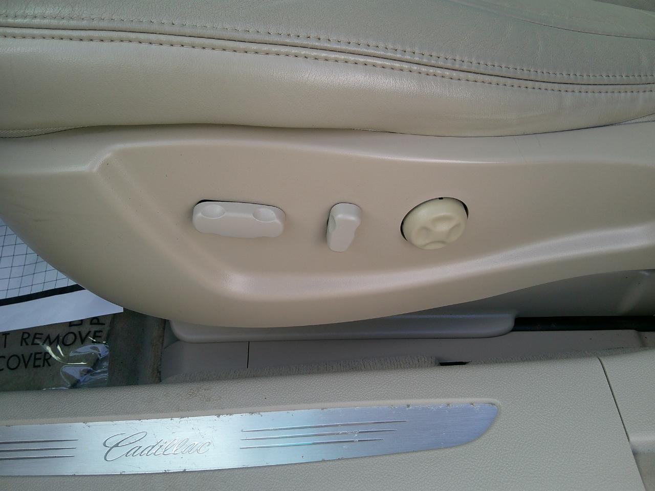 Cadillac DTS 4dr Sdn V8 2007