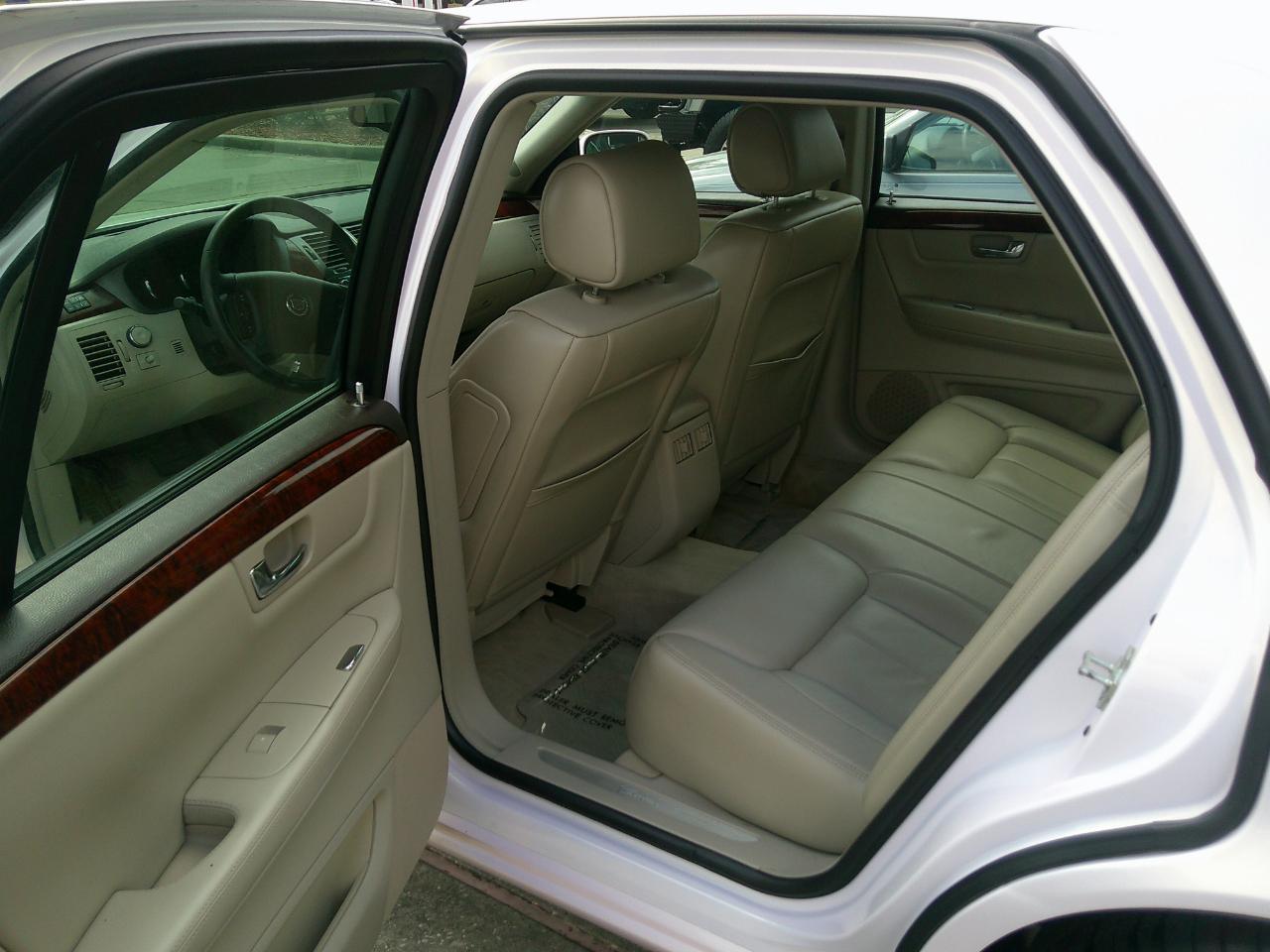 Cadillac DTS 4dr Sdn V8 2007