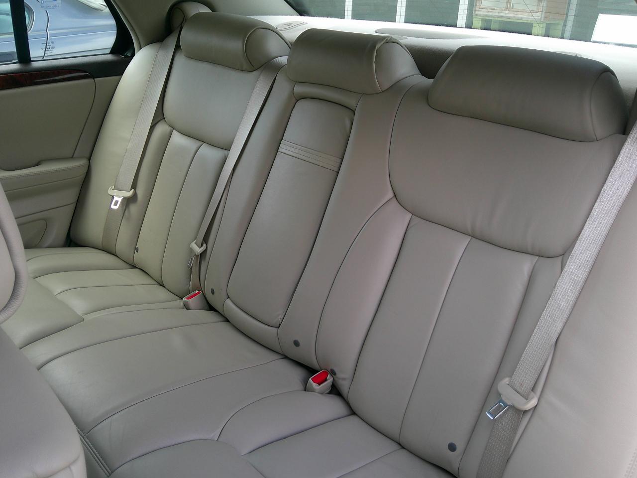 Cadillac DTS 4dr Sdn V8 2007