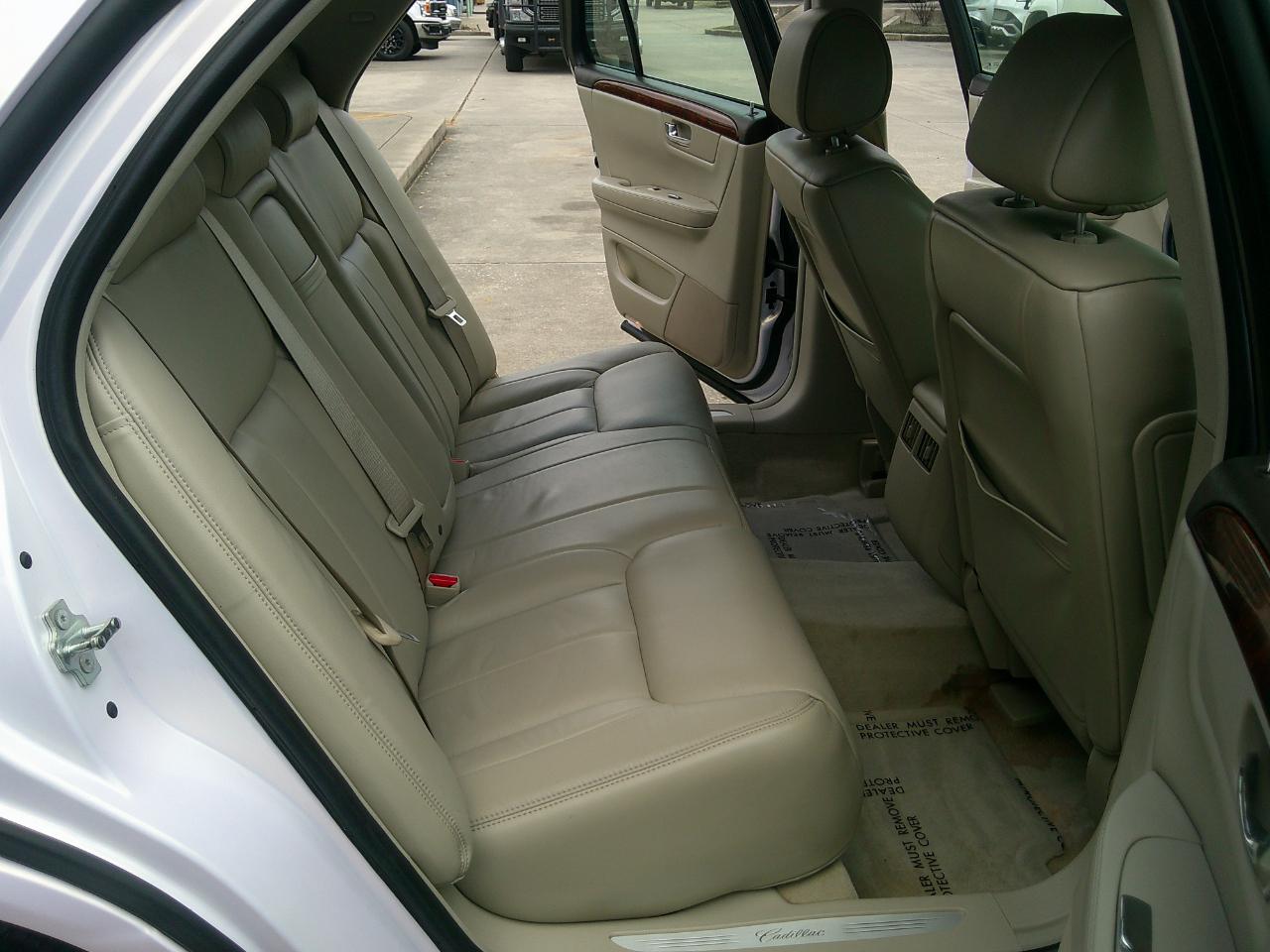 Cadillac DTS 4dr Sdn V8 2007