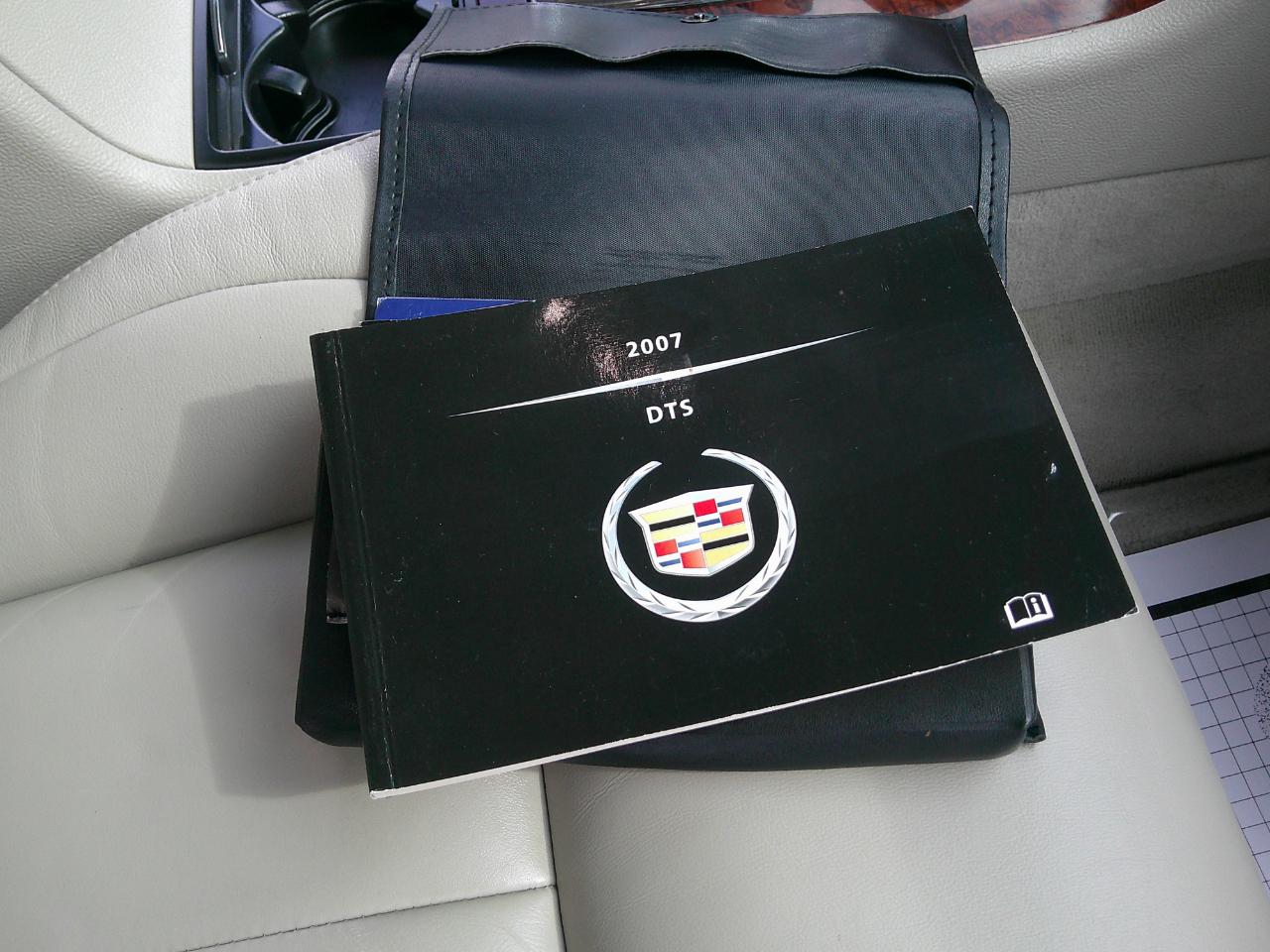 Cadillac DTS 4dr Sdn V8 2007