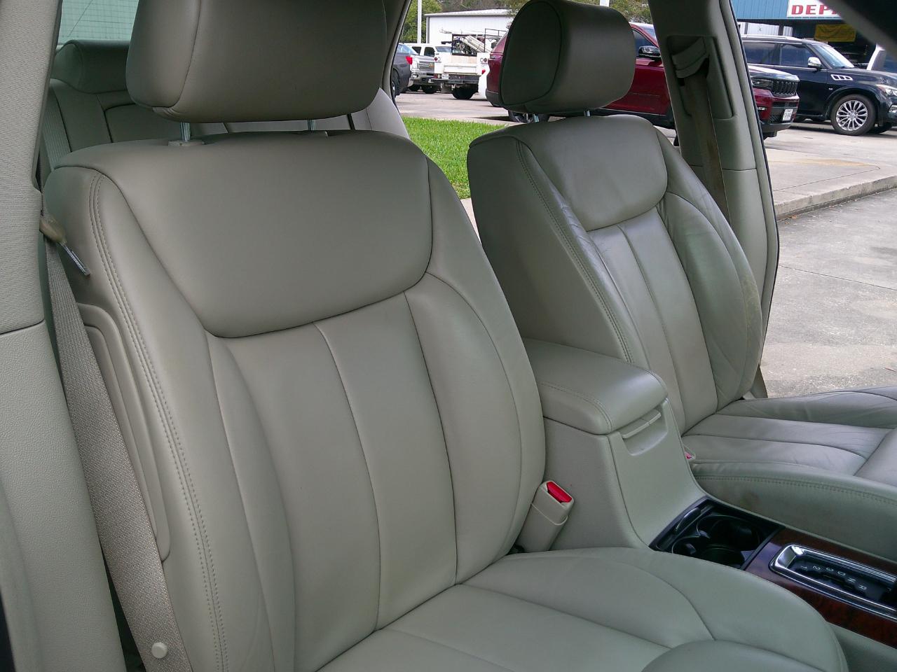 Cadillac DTS 4dr Sdn V8 2007