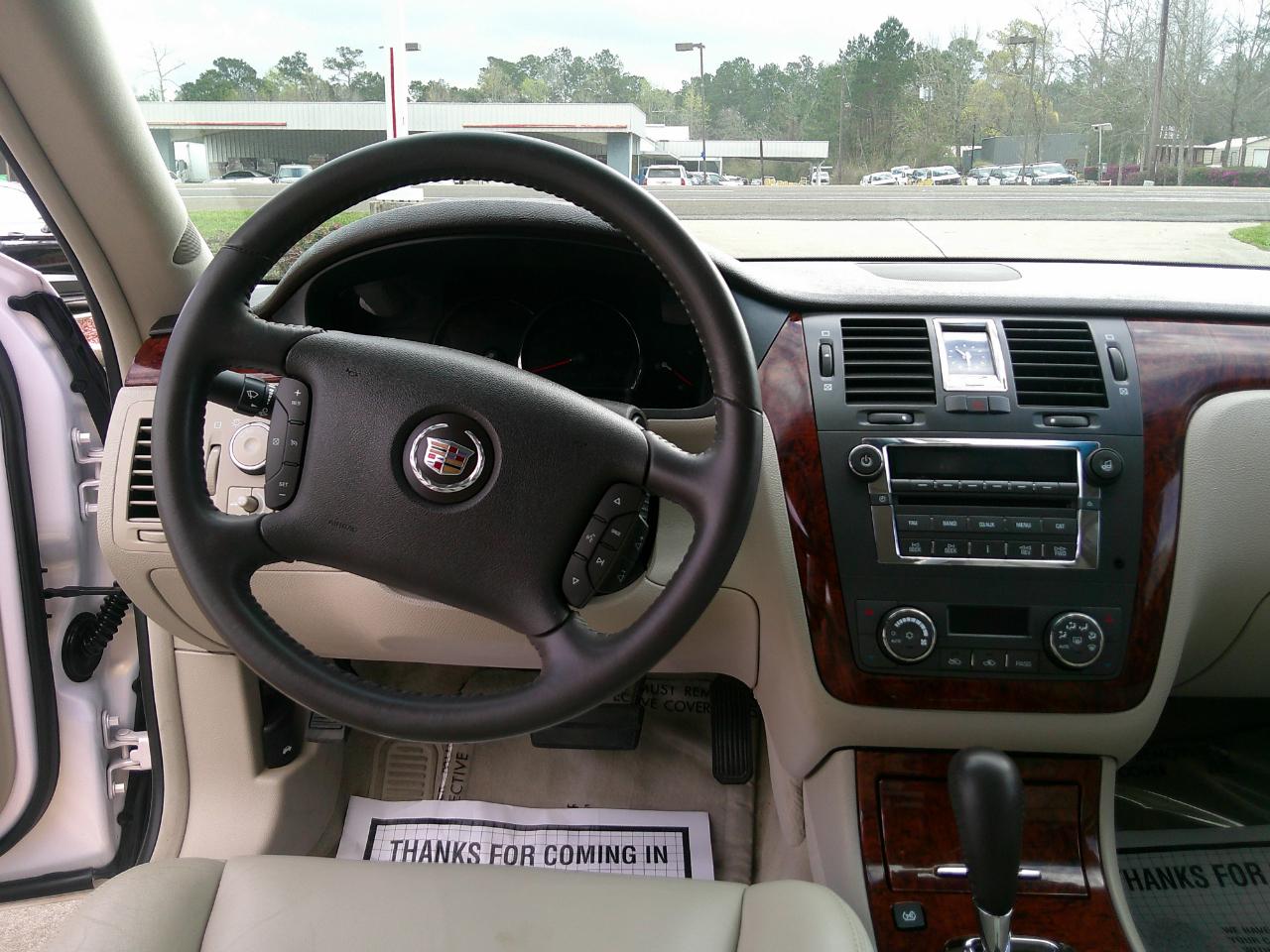 Cadillac DTS 4dr Sdn V8 2007