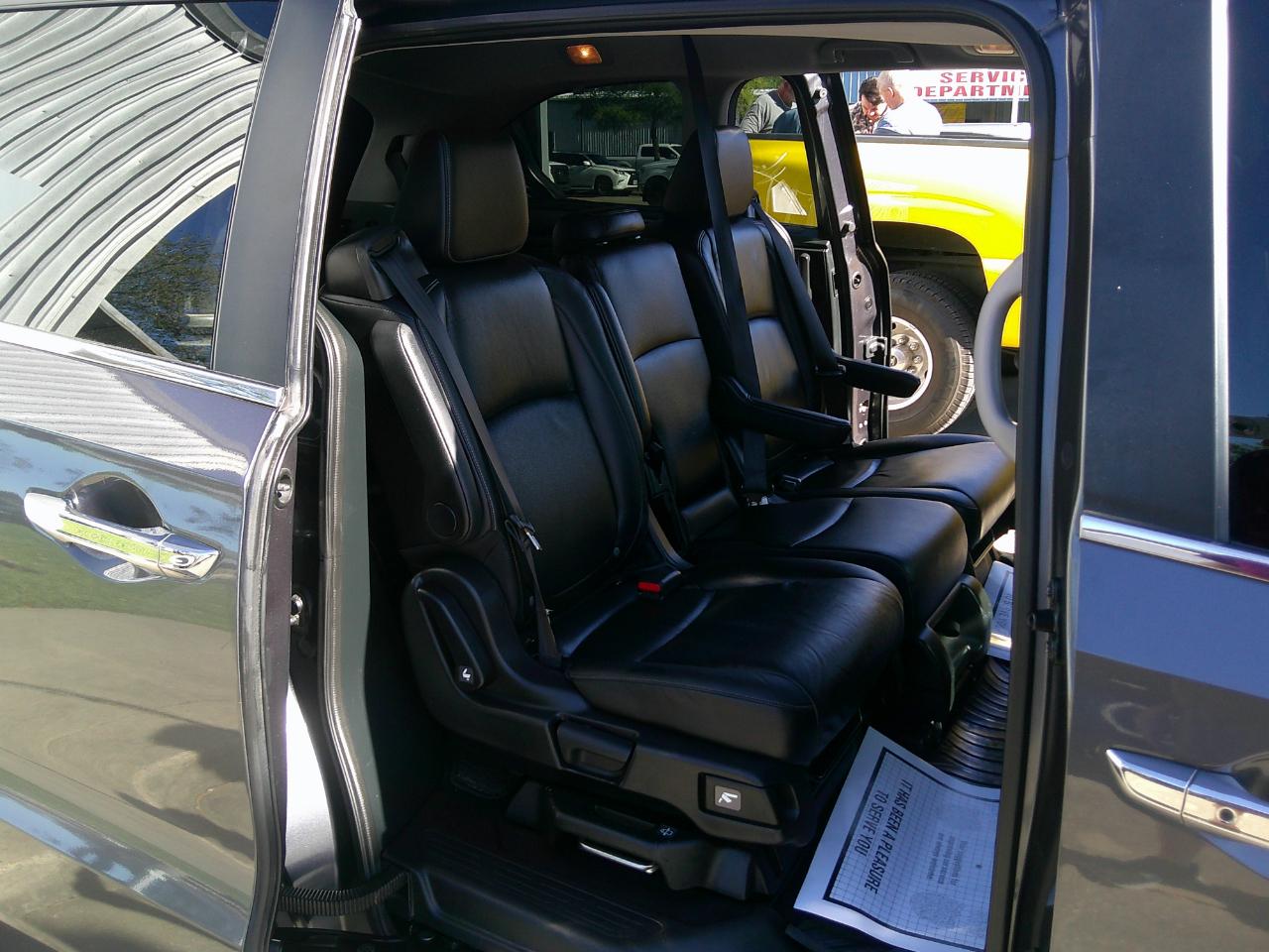 Honda Odyssey Touring Auto 2023