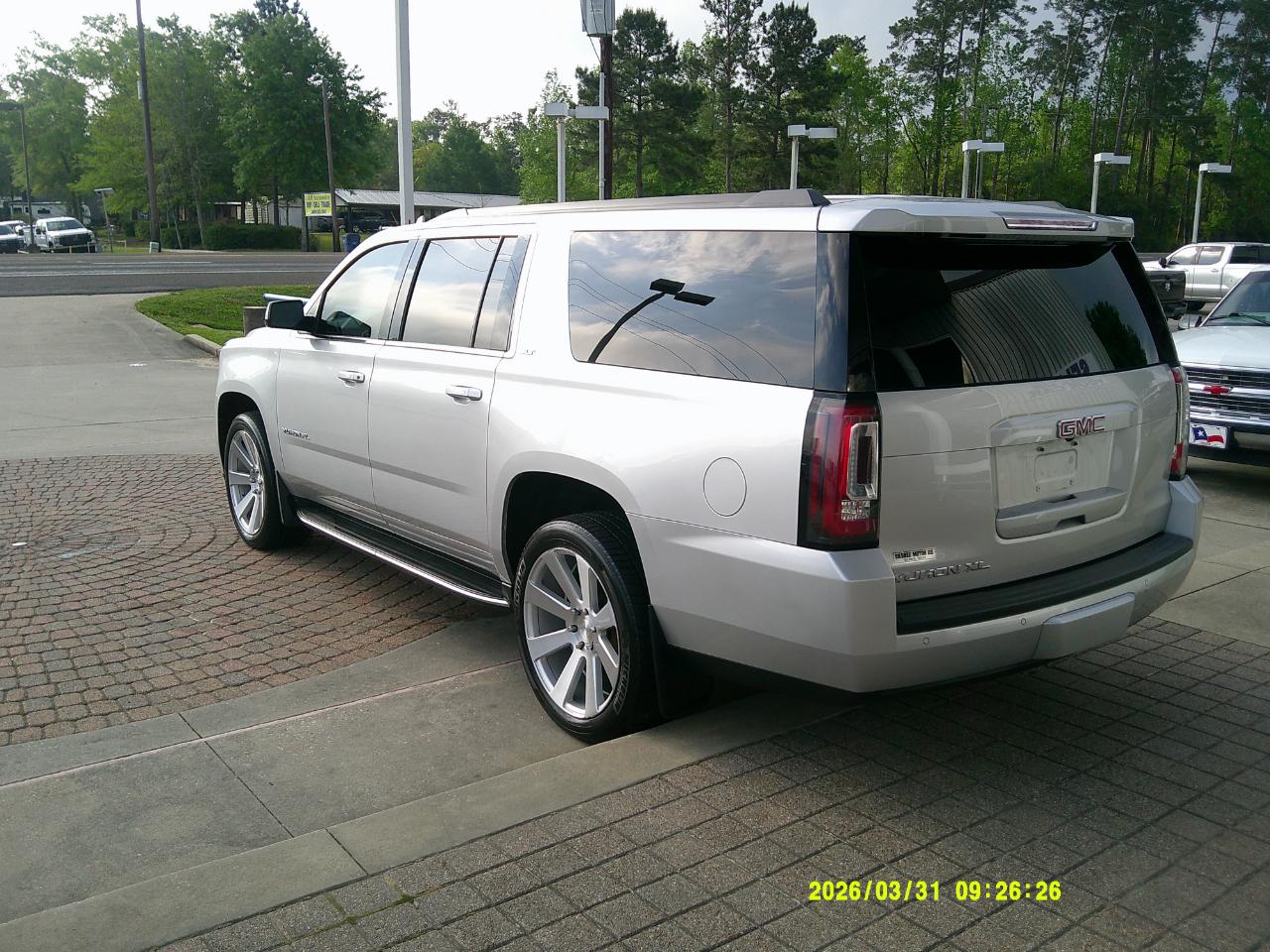 GMC Yukon XL 4WD 4dr SLT 2017