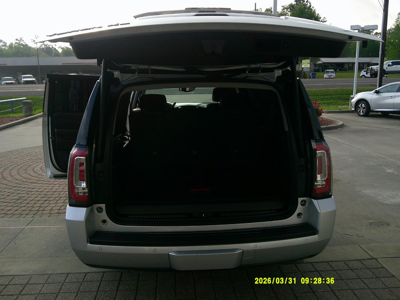 GMC Yukon XL 4WD 4dr SLT 2017