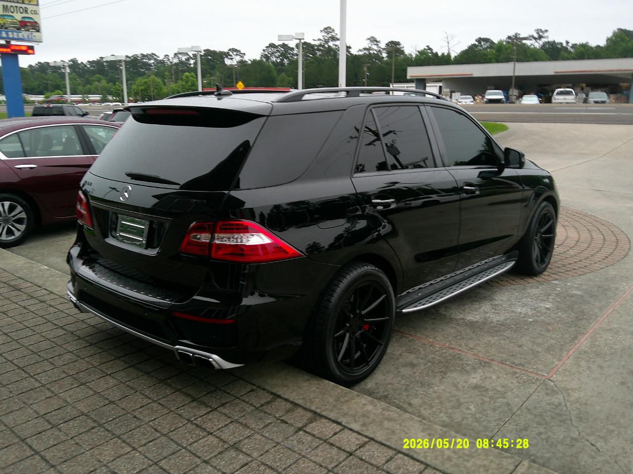 View vehicle photo 4