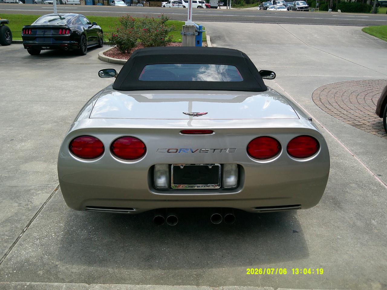 Chevrolet Corvette 2dr Convertible 2001