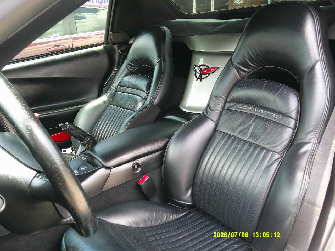 Chevrolet Corvette 2dr Convertible 2001