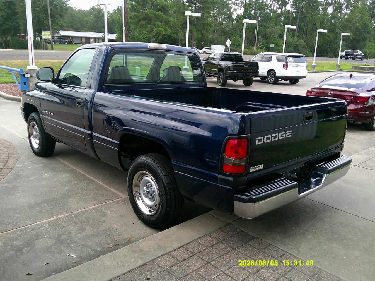Dodge Ram 1500 2dr Reg Cab 119" WB Work Special 2001