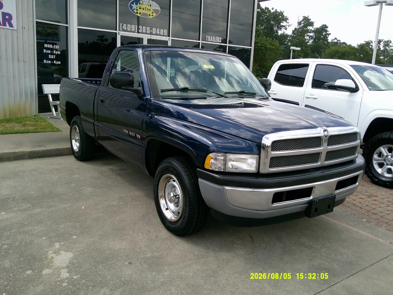 Dodge Ram 1500 2dr Reg Cab 119" WB Work Special 2001