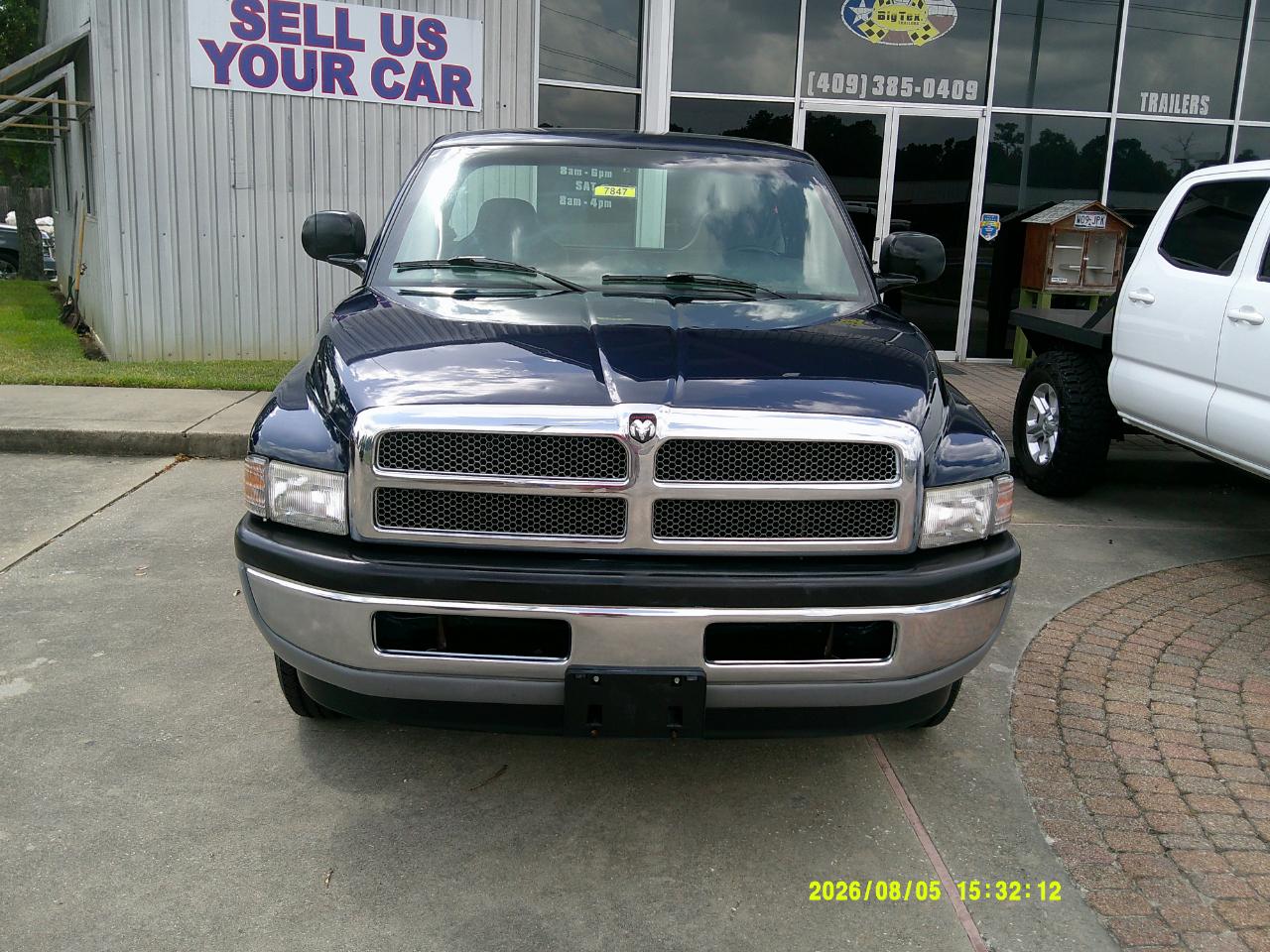 Dodge Ram 1500 2dr Reg Cab 119" WB Work Special 2001