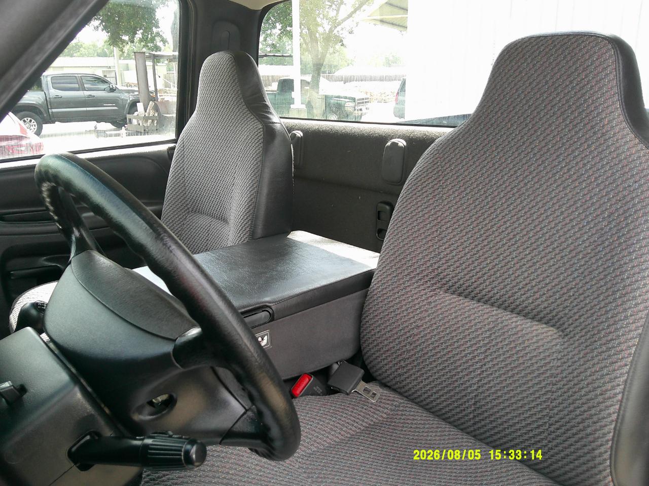 Dodge Ram 1500 2dr Reg Cab 119" WB Work Special 2001