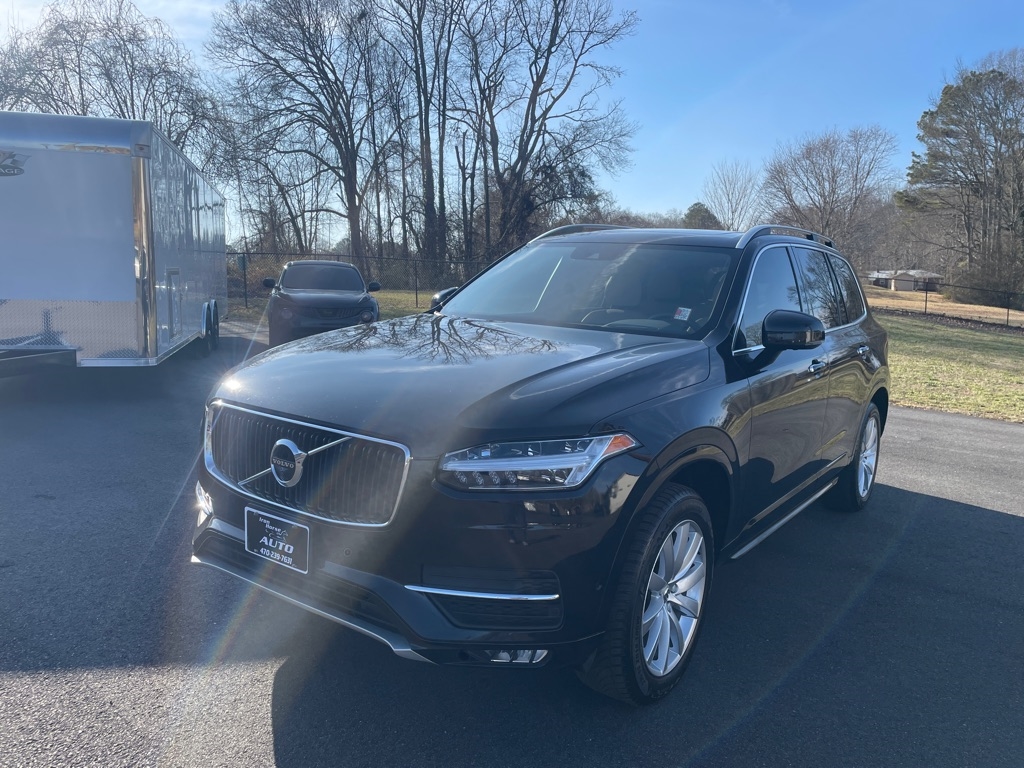 2017 Volvo XC90 T6 Momentum AWD