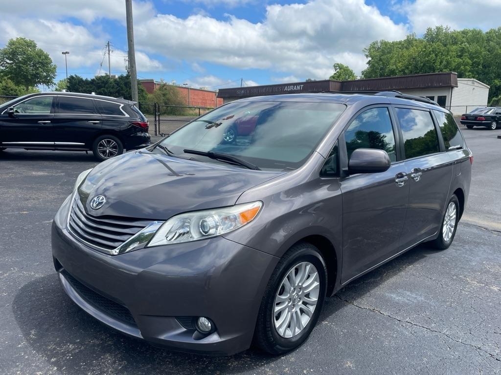 2015 Toyota Sienna XLE FWD 8-Passenger V6
