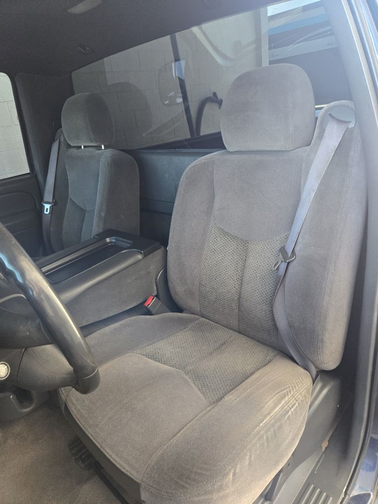 Chevrolet Silverado 1500 4WD Reg Cab 119.0" LS 2005