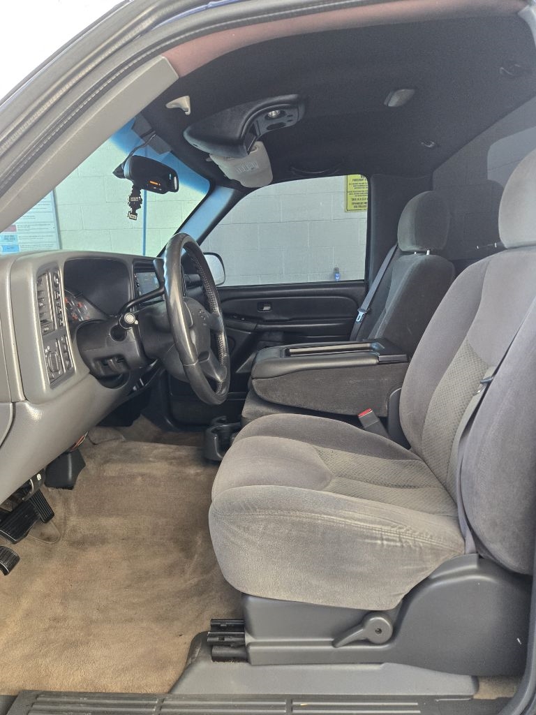 Chevrolet Silverado 1500 4WD Reg Cab 119.0" LS 2005