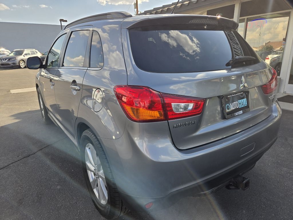 2014 Mitsubishi Outlander Sport SE photo 2
