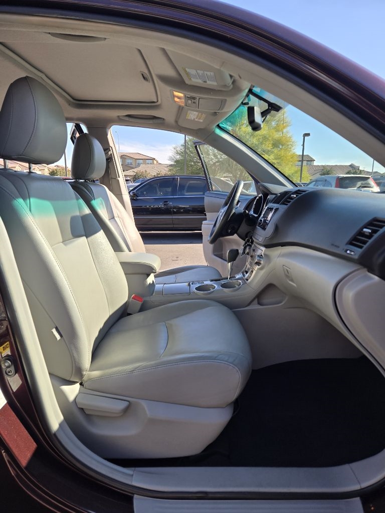 Toyota Highlander  2012