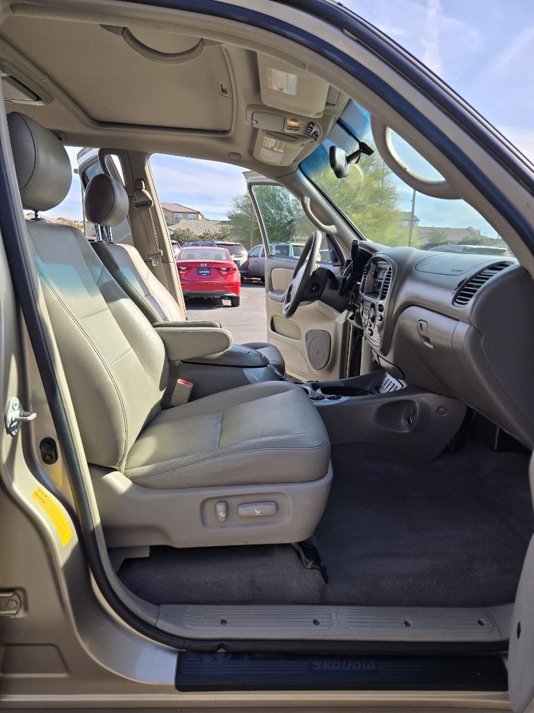 Toyota Sequoia  2005