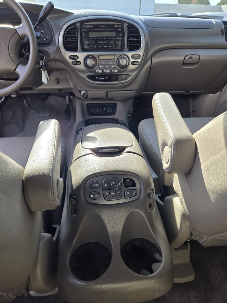 Toyota Sequoia  2005