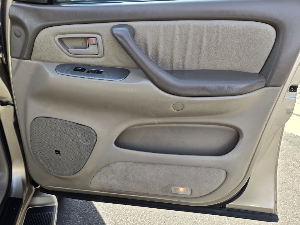 Toyota Sequoia  2005