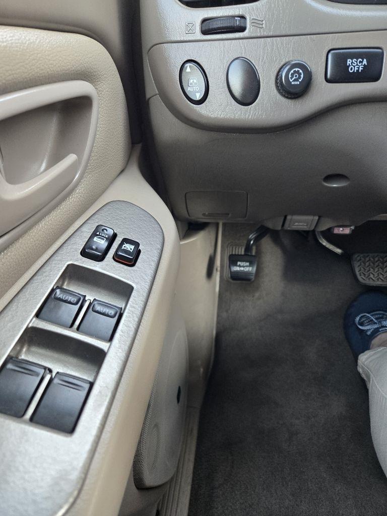 Toyota Sequoia  2005