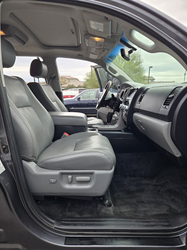 Toyota Sequoia  2013