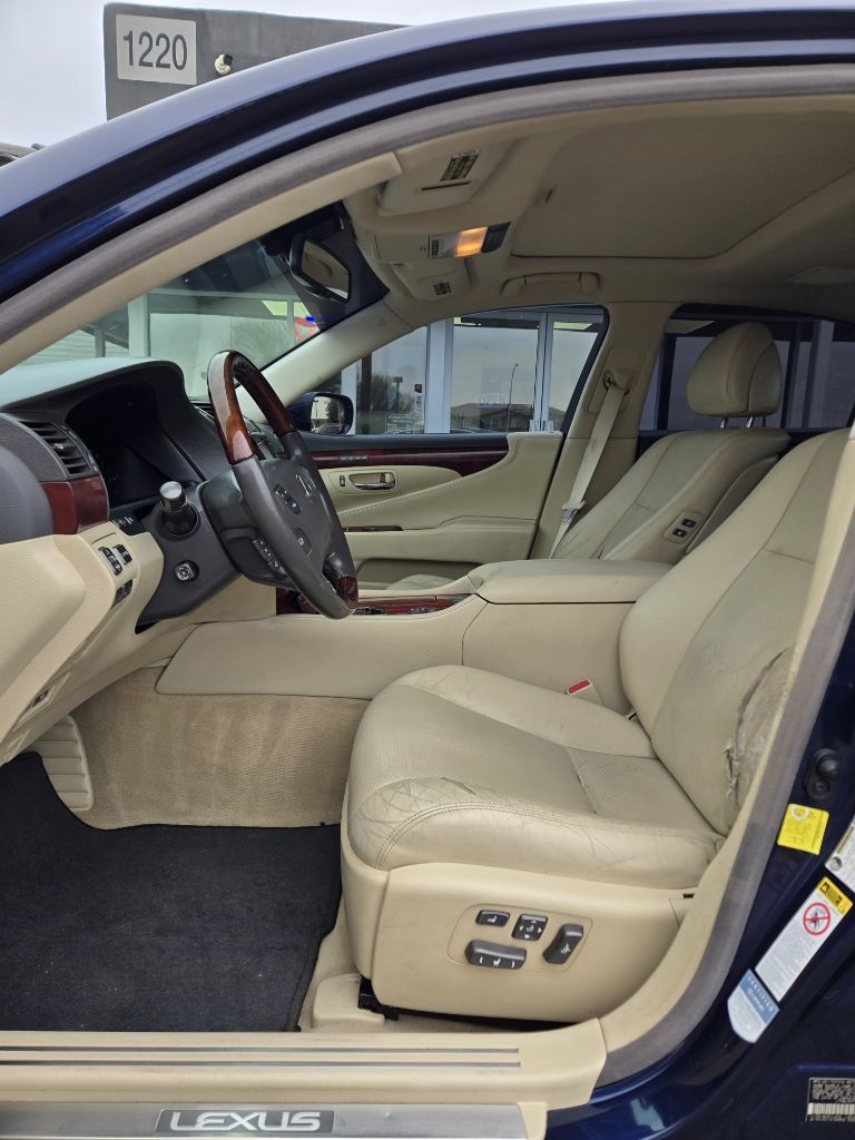 Lexus LS 460 4dr Sdn 2012