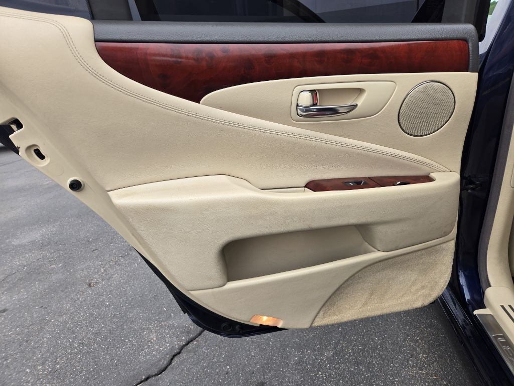 Lexus LS 460 4dr Sdn 2012