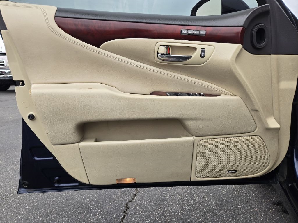 Lexus LS 460 4dr Sdn 2012