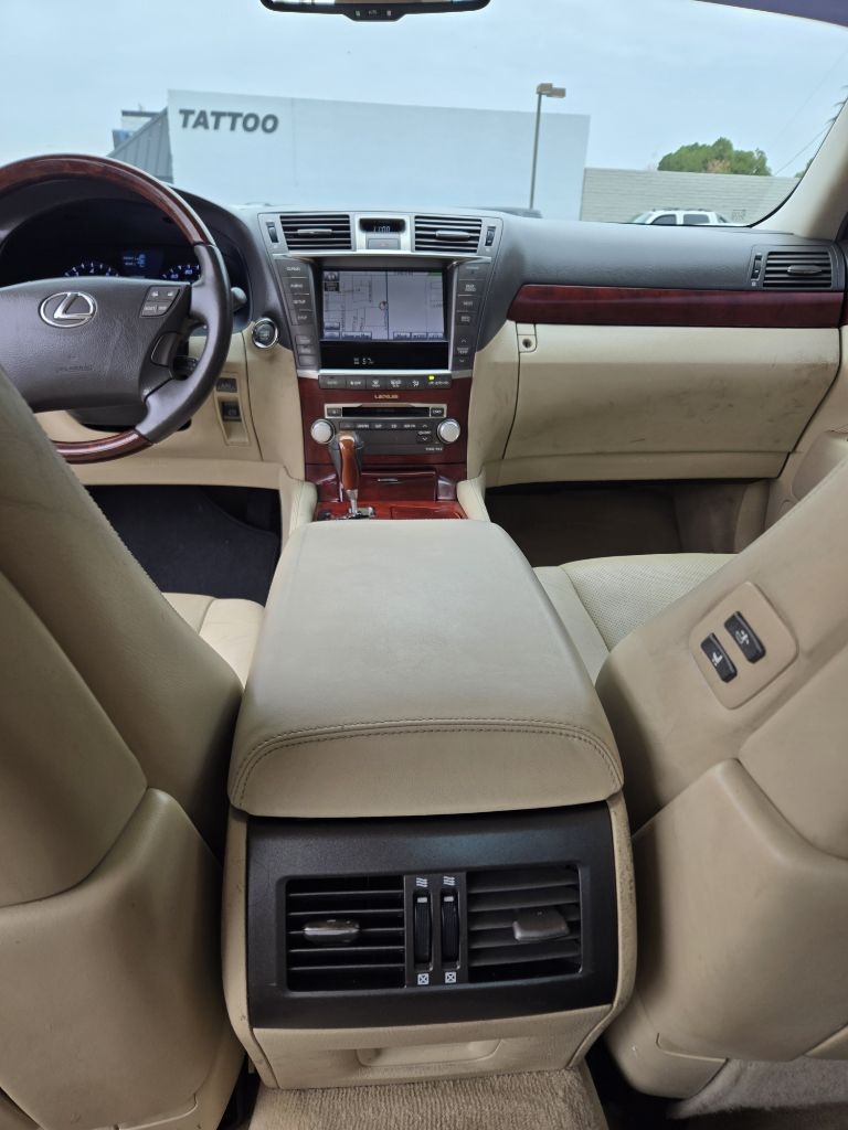 Lexus LS 460 4dr Sdn 2012
