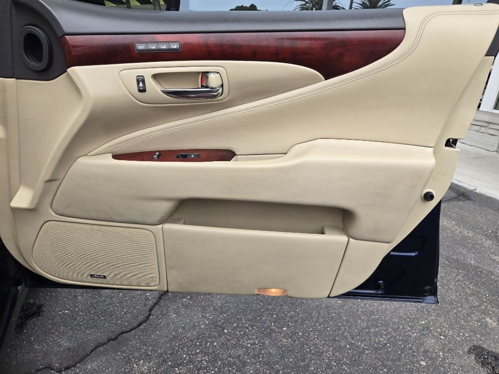 Lexus LS 460 4dr Sdn 2012