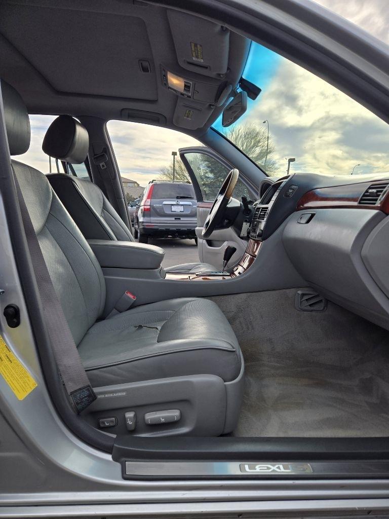 Lexus LS 430  2005