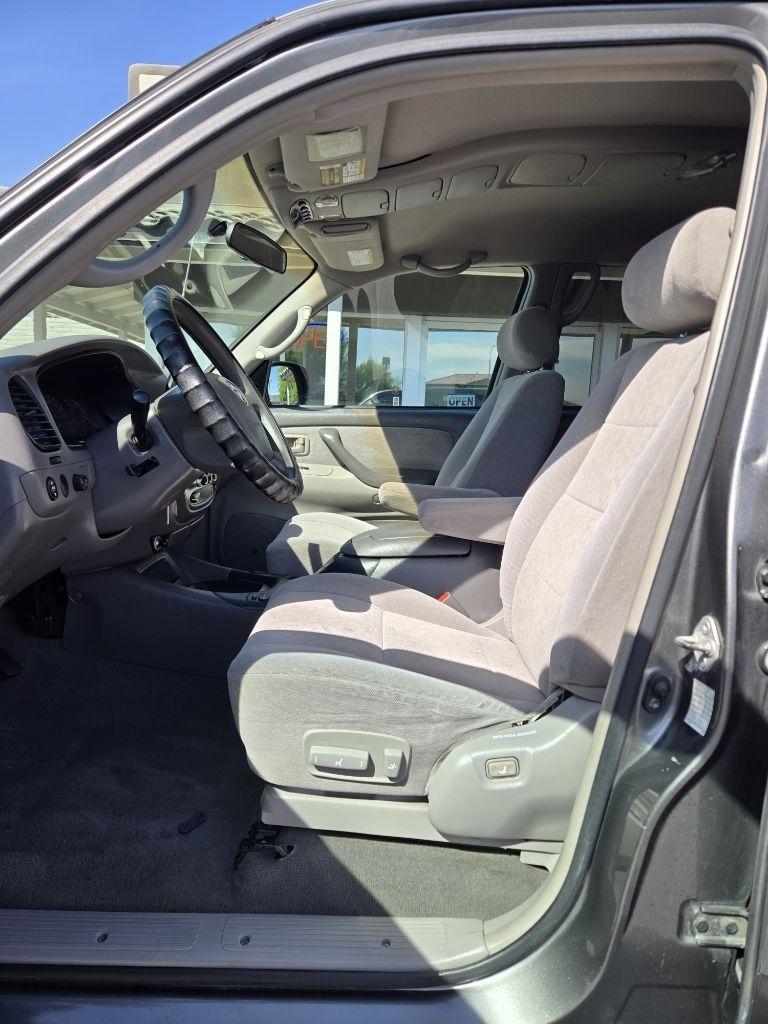 Toyota Sequoia  2004