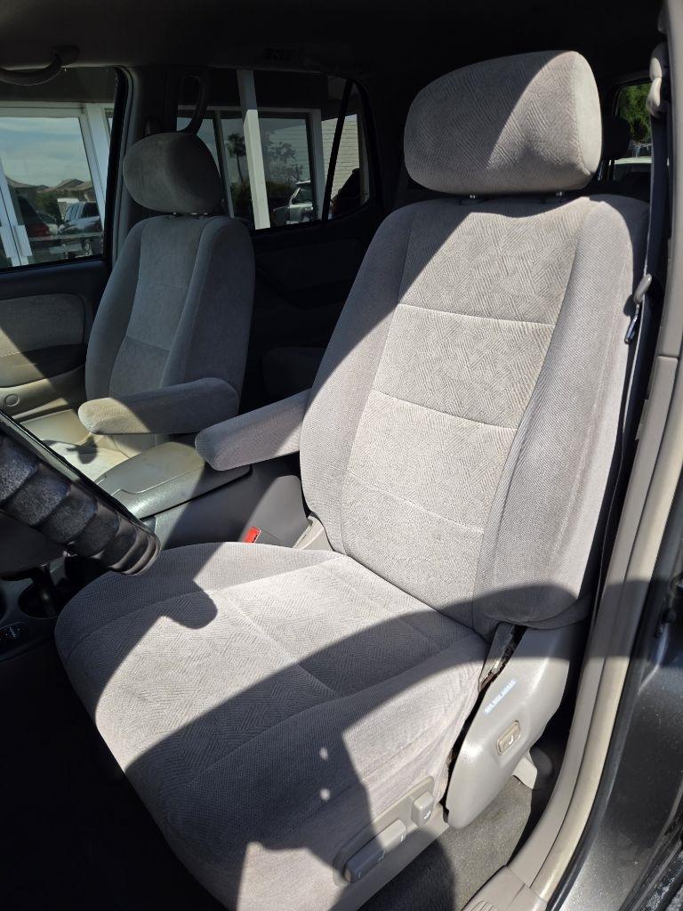 Toyota Sequoia  2004