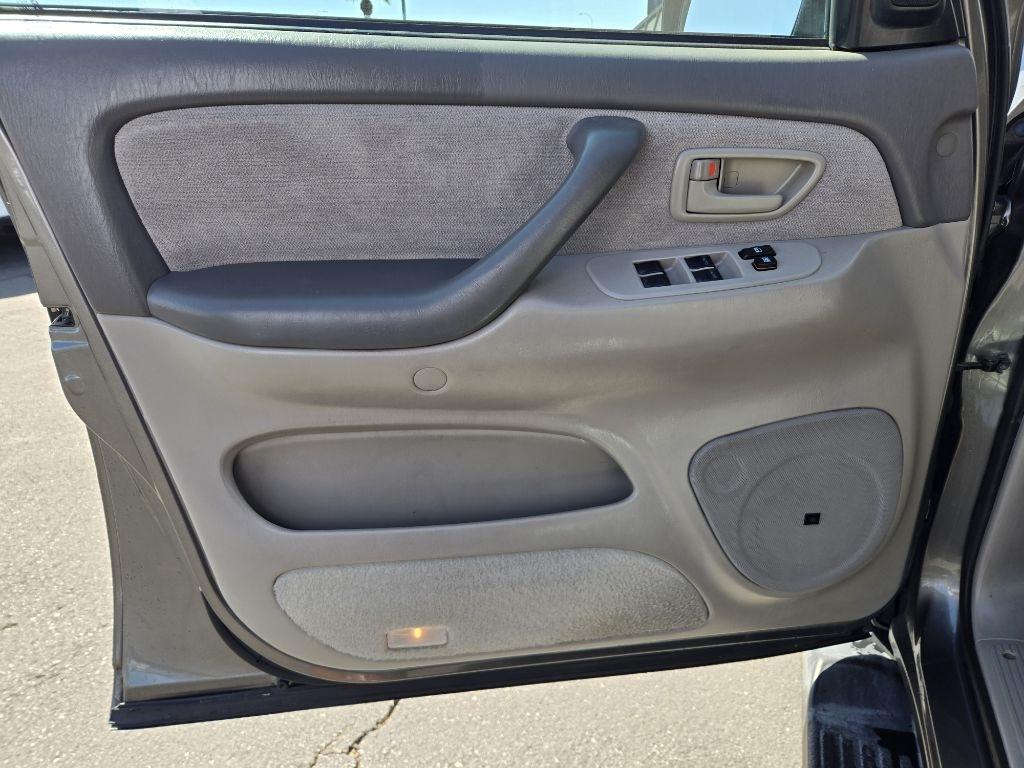 Toyota Sequoia  2004