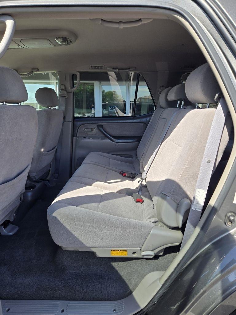 Toyota Sequoia  2004