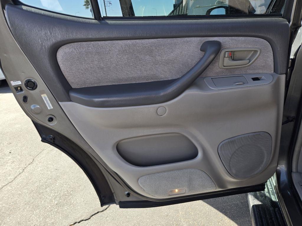 Toyota Sequoia  2004