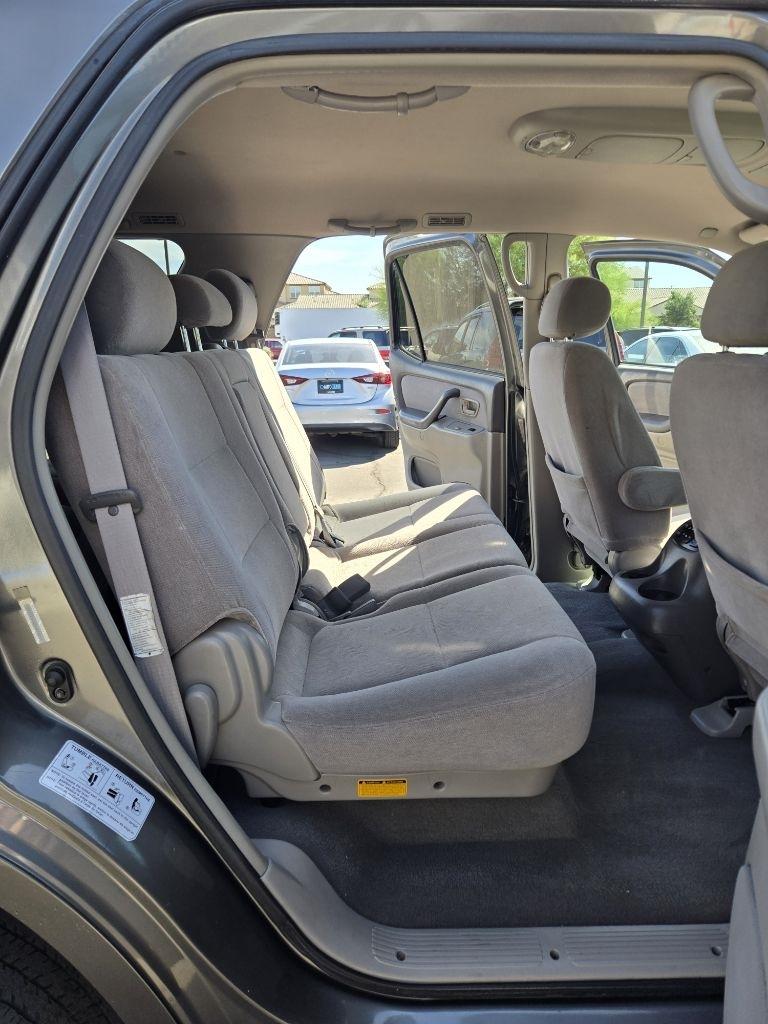 Toyota Sequoia  2004
